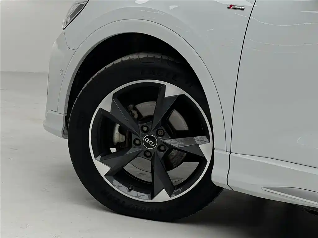 Audi Q3 2022 35 TFSI Fashionable and Dynamic купить на сайте DeffCars