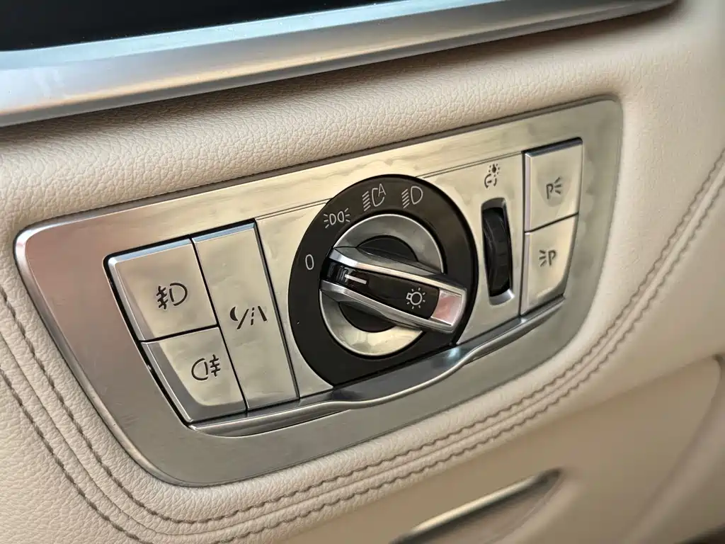 BMW 7 Series 2016 750Li xDrive four-seat version купить на сайте DeffCars