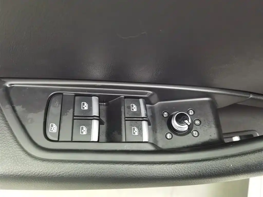 Audi A4L 2018 30th Anniversary Model 40 TFSI Fashion Model купить на сайте DeffCars