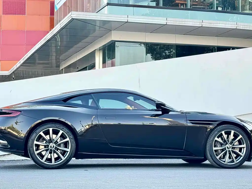 Aston Martin DB11 2019 4.0T V8 Coupe купить на сайте DeffCars