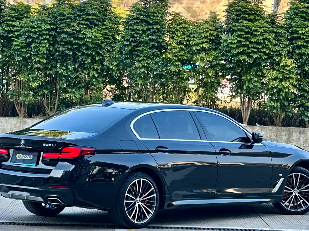 BMW 5 Series 2023 facelift 530Li leading M sports package купить на сайте DeffCars