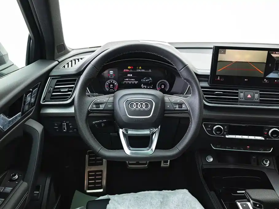 Audi Q5L 2026 45th Anniversary Collector's Edition 45 TFSI Luxurious and Dynamic купить на сайте DeffCars