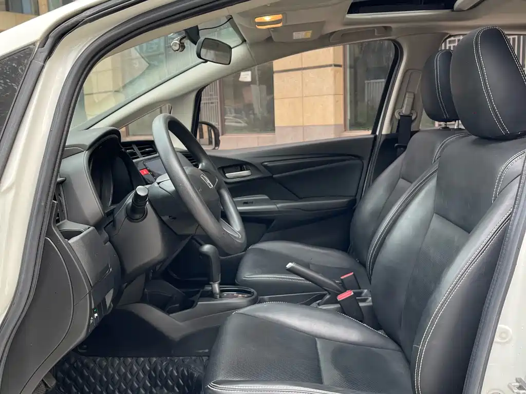 Fit 2016 1.5L LX CVT comfort model купить на сайте DeffCars