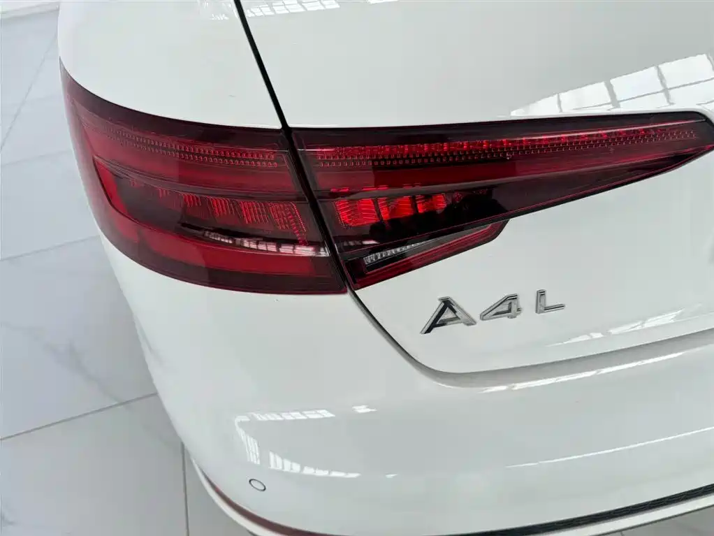 Audi A4L 2018 30th Anniversary Model 40 TFSI Sports купить на сайте DeffCars