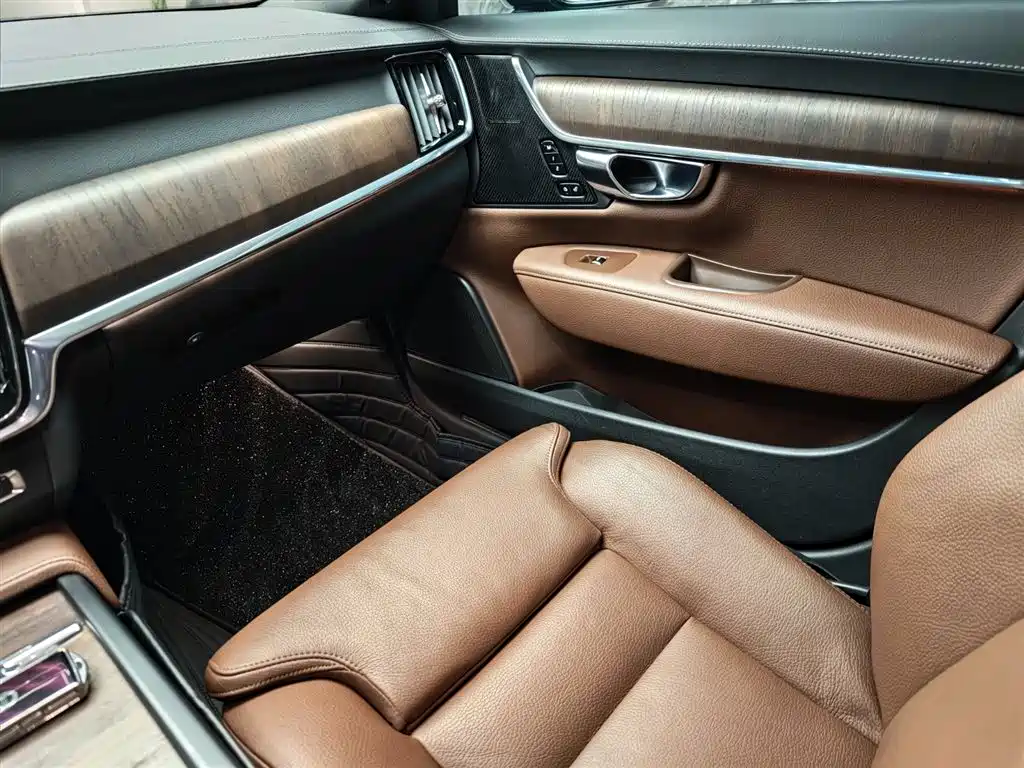 Volvo S90 2021 B5 Zhiyuan Luxury Edition купить на сайте DeffCars