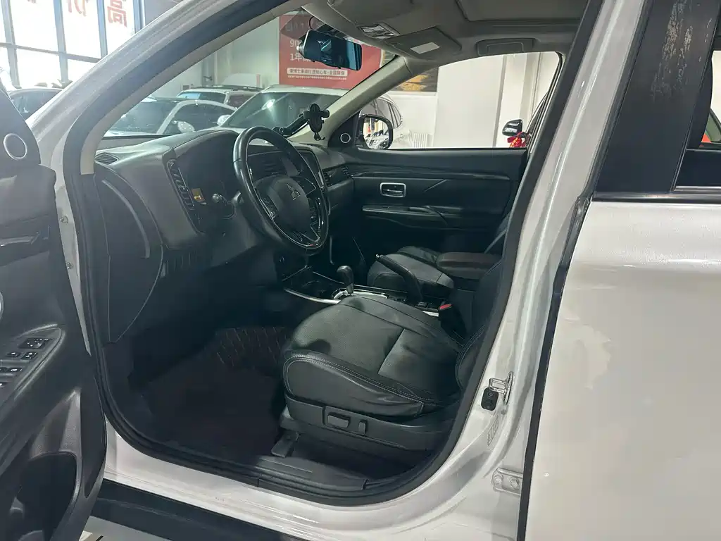 Outlander 2018 2.0L 2WD Honor Edition 5 seats купить на сайте DeffCars