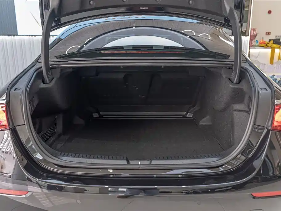 Mercedes-Benz E-Class 2025 E 300 L Luxury Model купить на сайте DeffCars