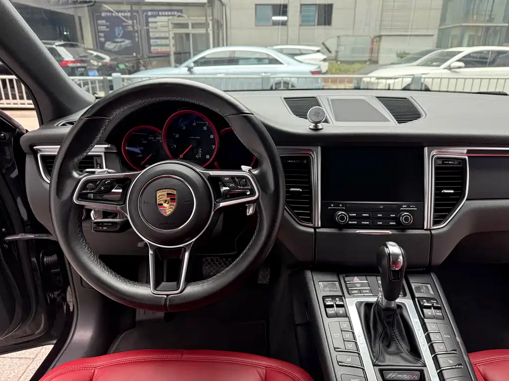 Macan 2017 Macan 2.0T купить на сайте DeffCars