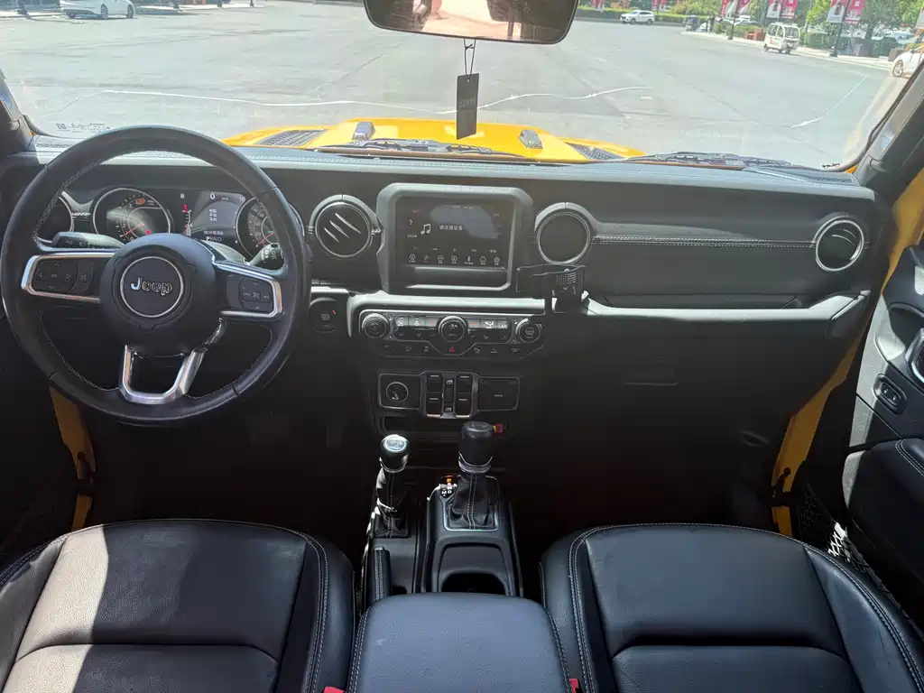 Wrangler 2021 2.0T Sahara four-door version купить на сайте DeffCars