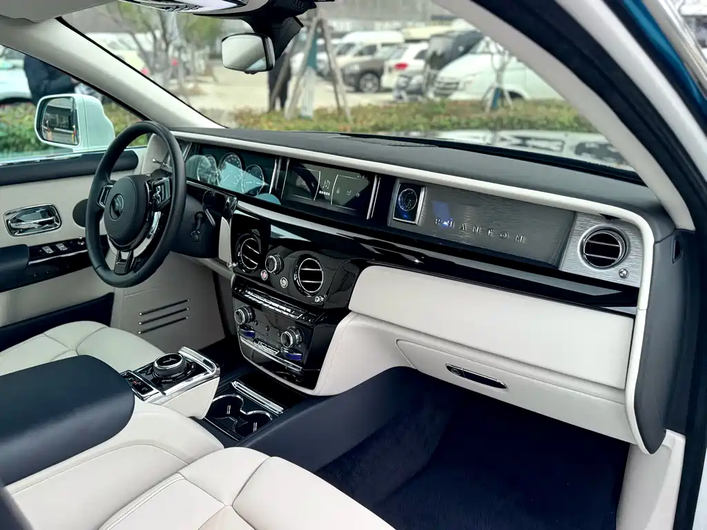 Phantom 2018 6.7T standard wheelbase version купить на сайте DeffCars