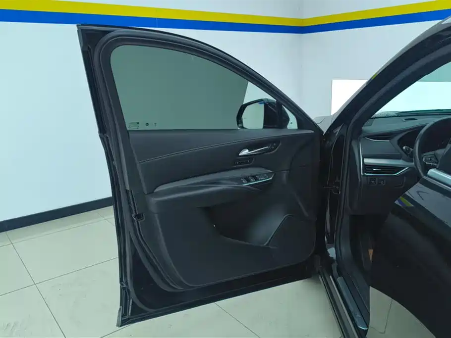 Cadillac XT4 2022 28T two-wheel drive premium model купить на сайте DeffCars