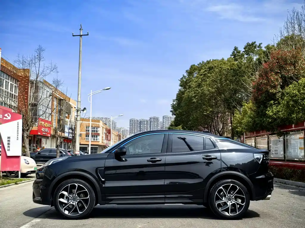 Lynk & Co 05 2022 2.0TD two-wheel drive shines Halo купить на сайте DeffCars