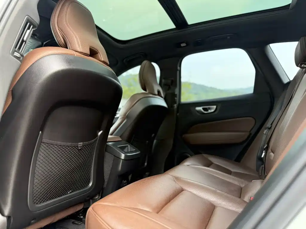 Volvo XC60 2022 B5 four-wheel drive Zhiyuan Deluxe Edition купить на сайте DeffCars
