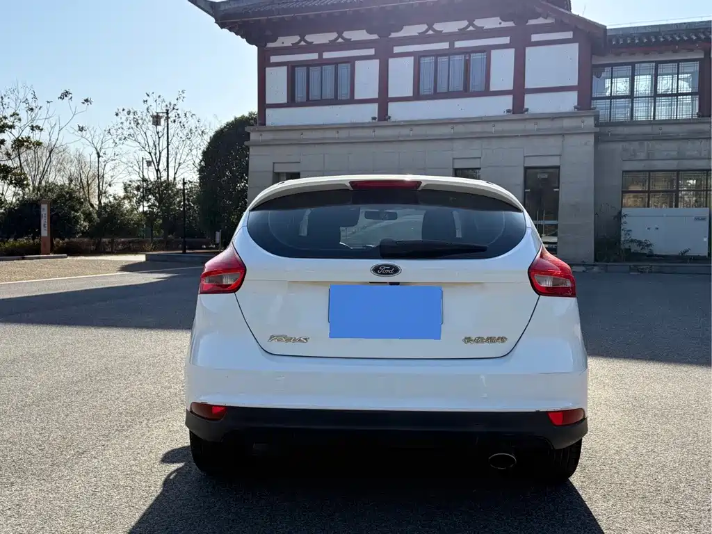 Focus 2018 hatchback classic 1.6L automatic comfort smart mobility version купить на сайте DeffCars