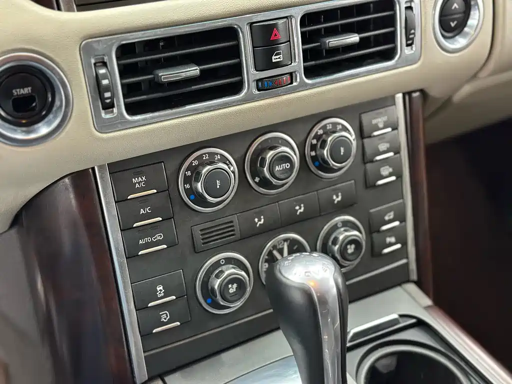 Range Rover 2011 5.0 SC V8 купить на сайте DeffCars