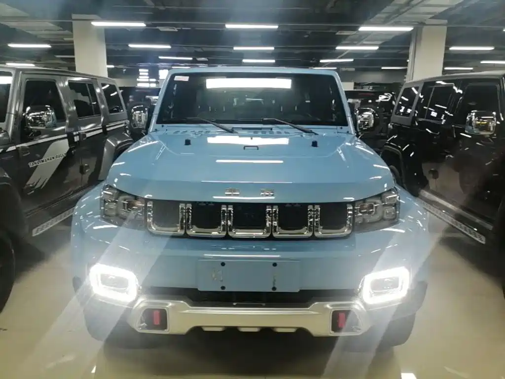 Beijing BJ40 2023 2.0T Automatic 4WD City Hunter Edition купить на сайте DeffCars