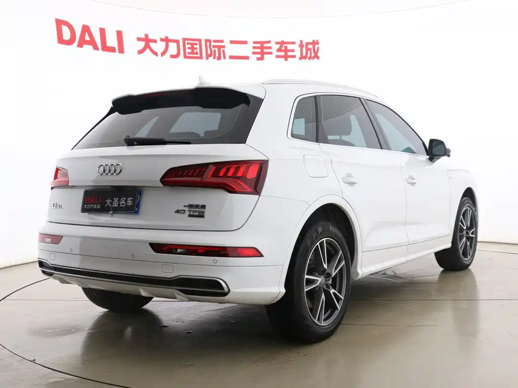 Audi Q5L 2018 40 TFSI enjoys fashionable style, National VI купить на сайте DeffCars