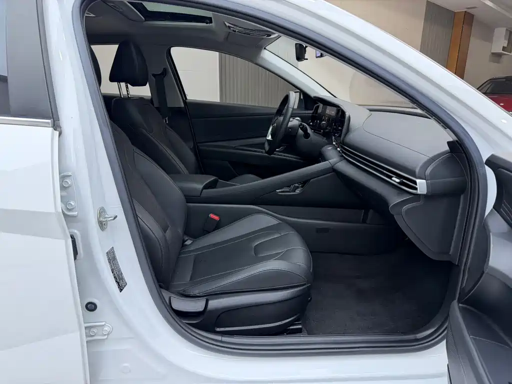 Elantra 2021 1.5L CVT LUX Premium Edition купить на сайте DeffCars