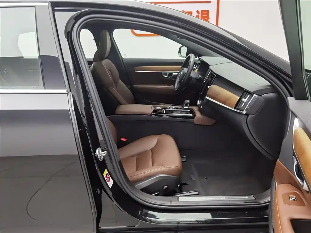 Volvo S90 plug-in hybrid 2024 plug-in hybrid four-wheel drive long range Zhiyi luxury version купить на сайте DeffCars