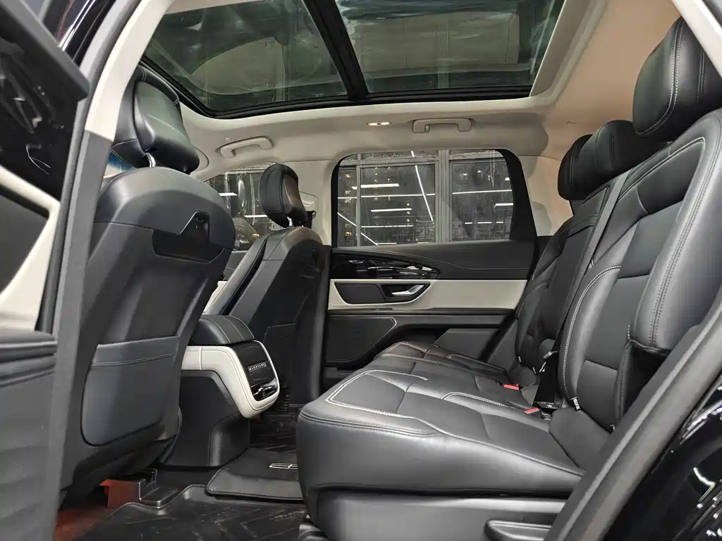 Voyager 2023 2.0T four-wheel drive premium version купить на сайте DeffCars