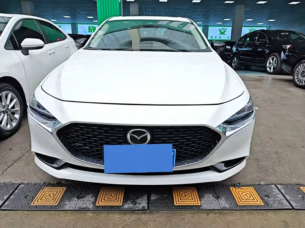 Mazda3 Angkesela 2022 2.0L Automatic Premium Obsidian Edition купить на сайте DeffCars