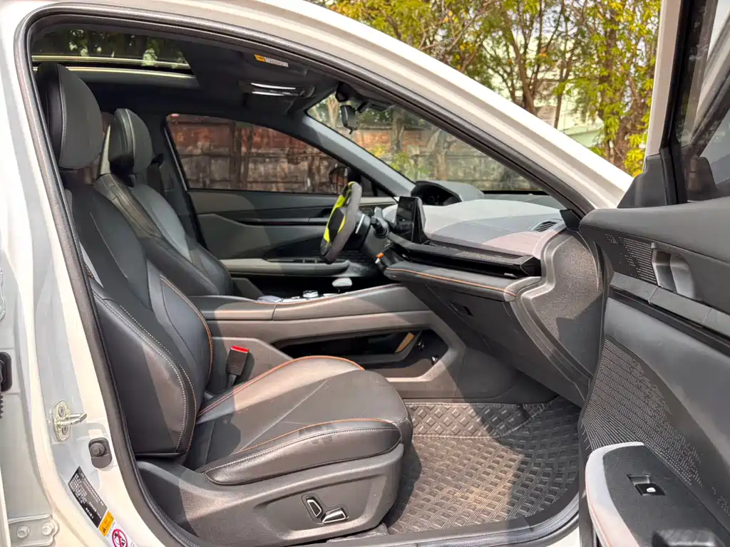 Changan UNI-V 2022 1.5T premium model купить на сайте DeffCars