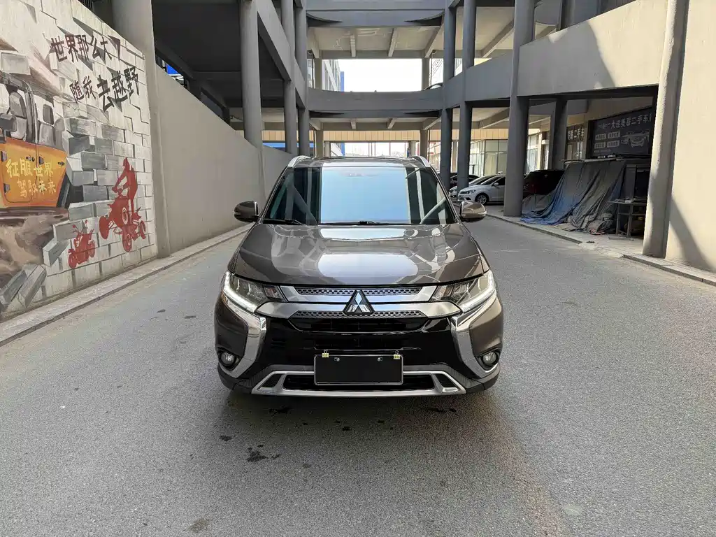 Outlander 2019 2.4L four-wheel drive exclusive version, 5 seats, National VI купить на сайте DeffCars