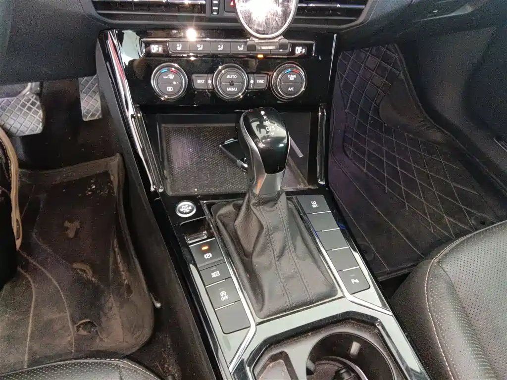 Passat 2019 330TSI Deluxe Edition National VI купить на сайте DeffCars