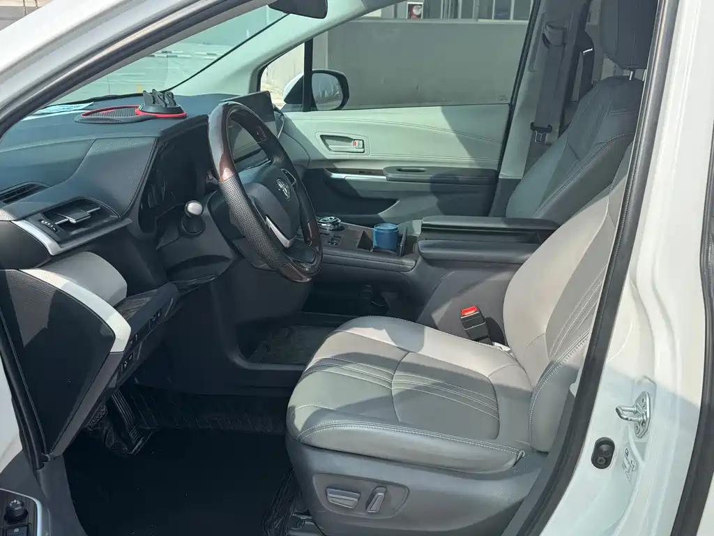 SIENNA 2023 2.5L Hybrid Comfort Edition купить на сайте DeffCars