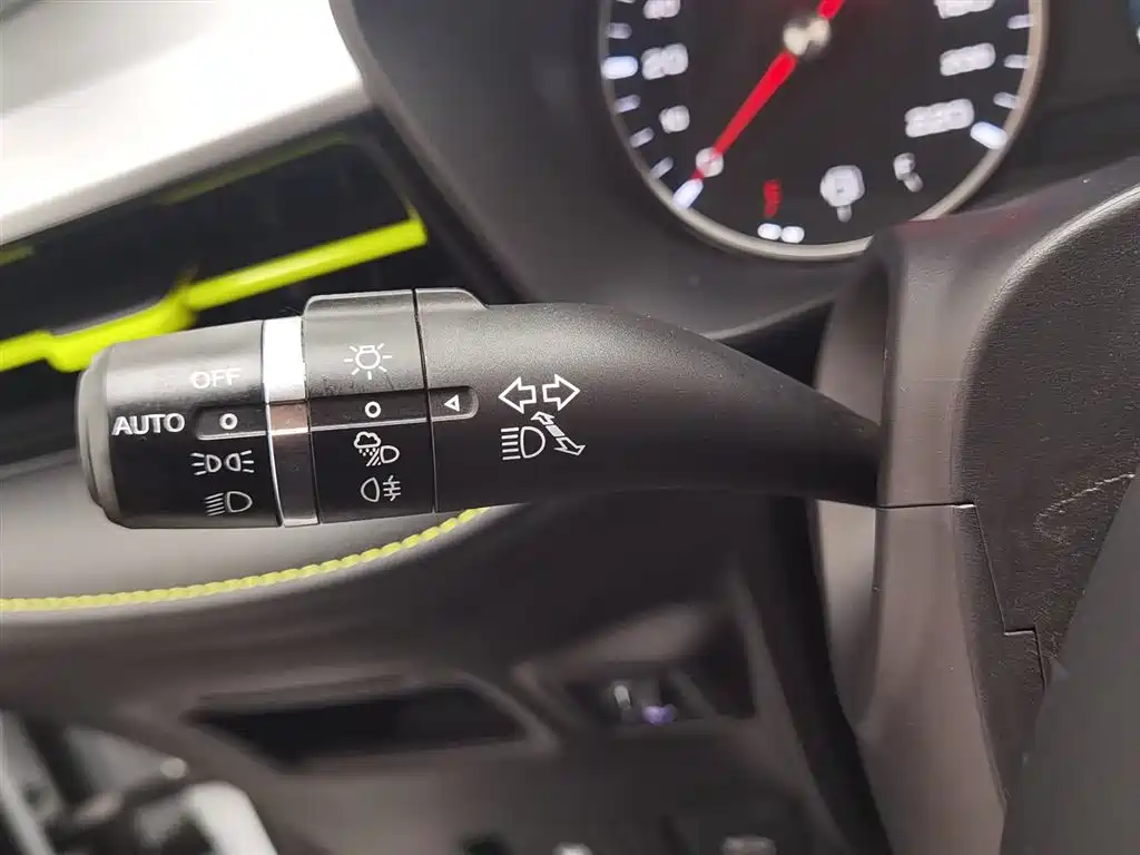 Roewe i5 2021 1.5L manual platinum version купить на сайте DeffCars