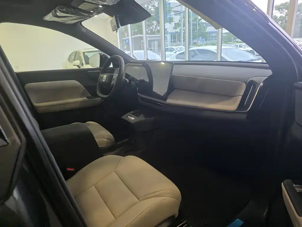 Volvo XC70 plug-in hybrid 2026 model four-wheel drive super long range Core купить на сайте DeffCars