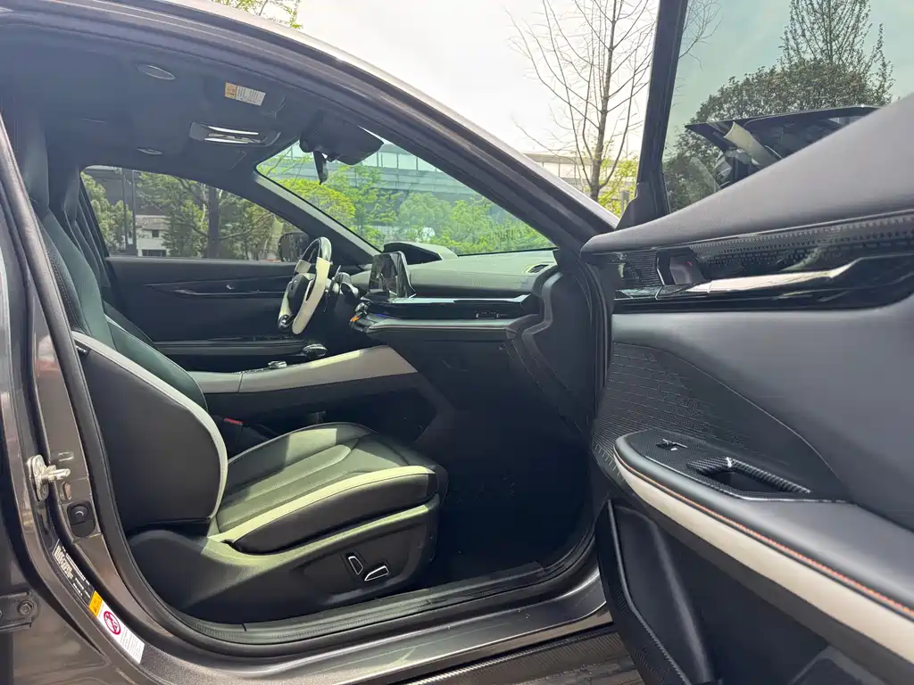 Changan UNI-V 2023 1.5T Premium купить на сайте DeffCars