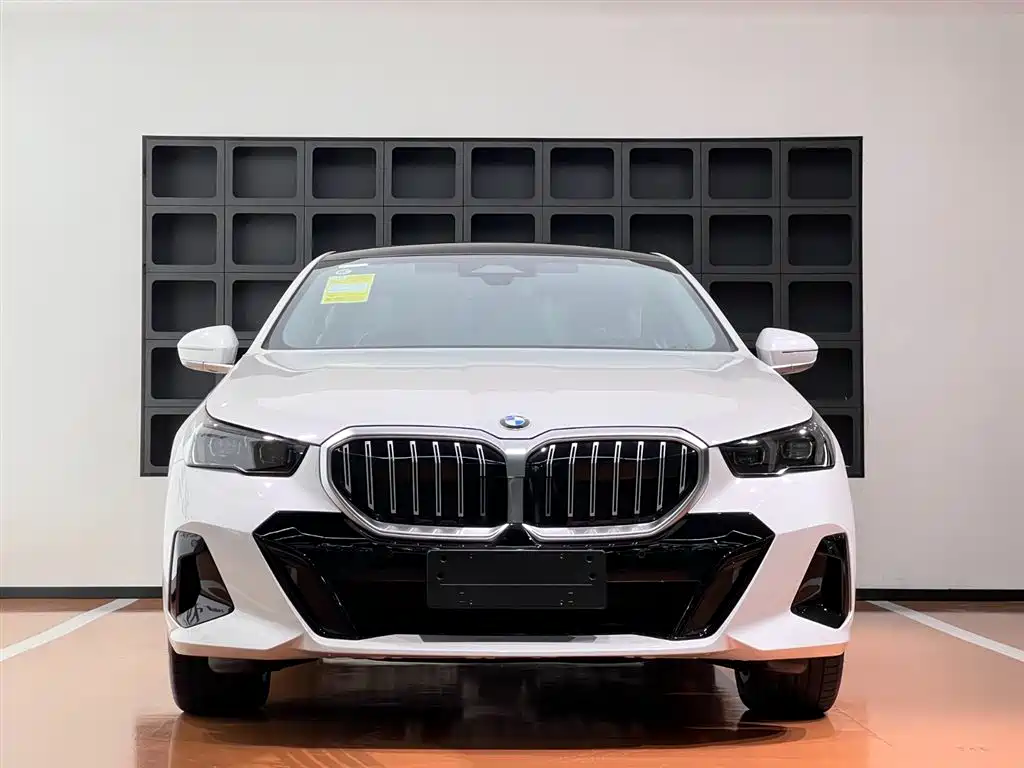 BMW 5 Series 2025 530Li Leading M Sports Package купить на сайте DeffCars