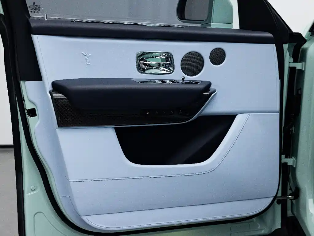 Cullinan 2020 Black Badge купить на сайте DeffCars