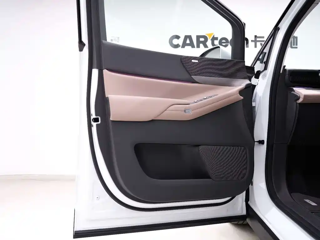 Xpeng X9 2025 pure electric 740 long battery life Max купить на сайте DeffCars