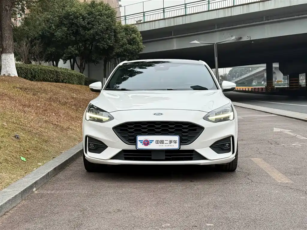 Focus 2021 Sedan EcoBoost 180 Automatic ST Line купить на сайте DeffCars
