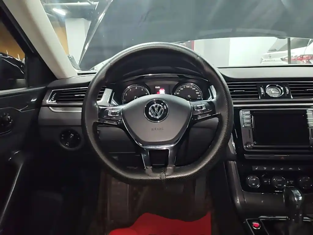 Passat 2016 330TSI DSG Royal Edition купить на сайте DeffCars