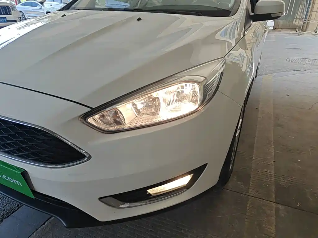 Focus 2015 Hatchback EcoBoost 180 Automatic Elite купить на сайте DeffCars