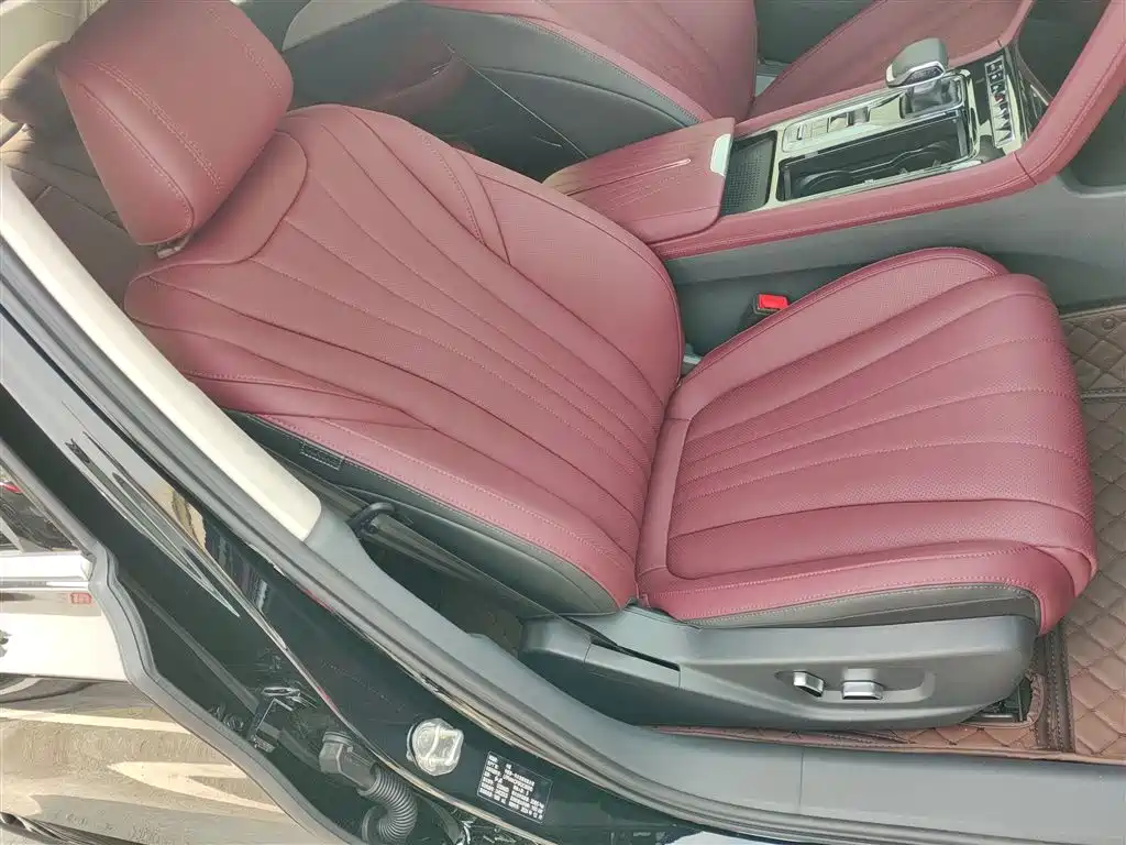 Hongqi H5 2025 2.0T automatic Qichang version купить на сайте DeffCars