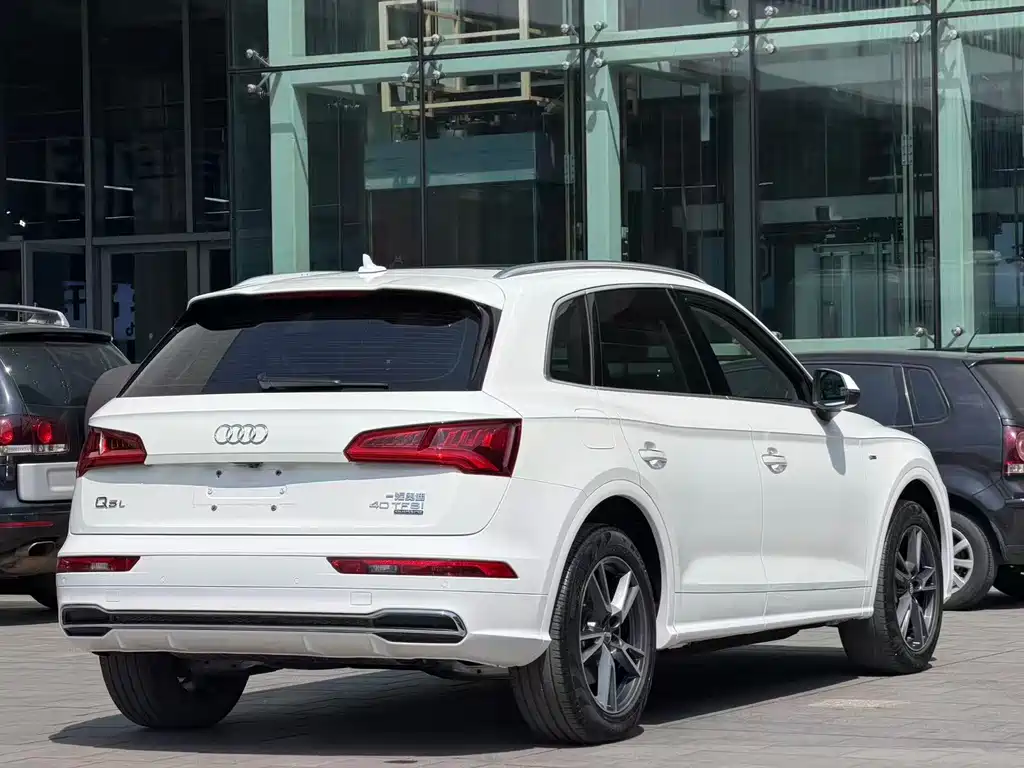 Audi Q5L 2020 40 TFSI enjoys fashionable style купить на сайте DeffCars