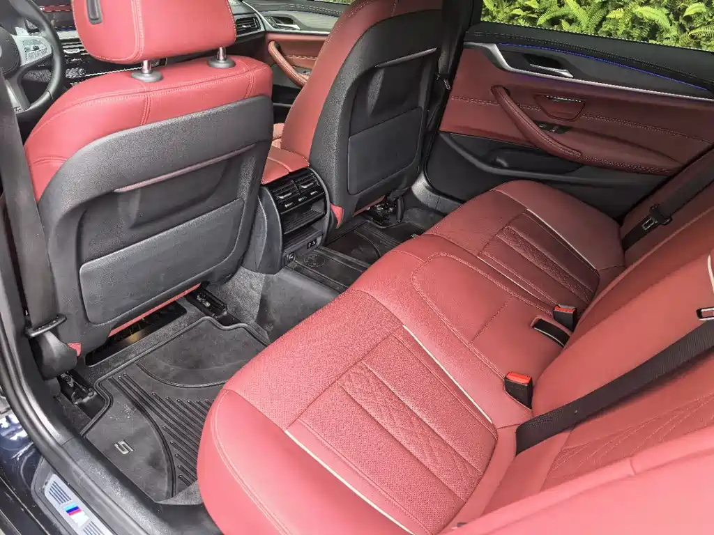 BMW 5 Series 2023 530Li Leading M Sports Package купить на сайте DeffCars