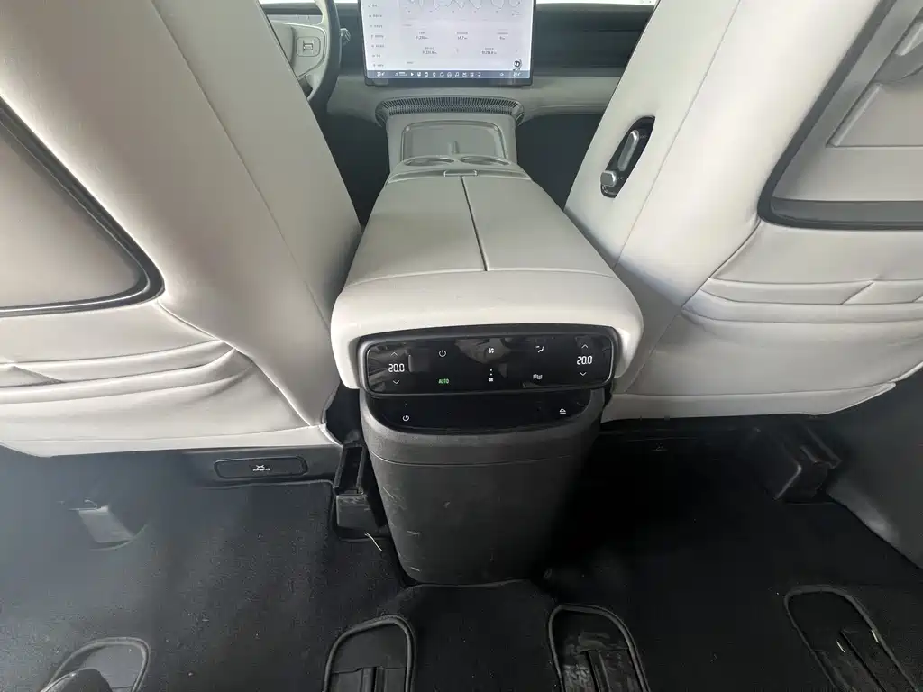 Xpeng X9 2024 model 702 super long battery life Max купить на сайте DeffCars