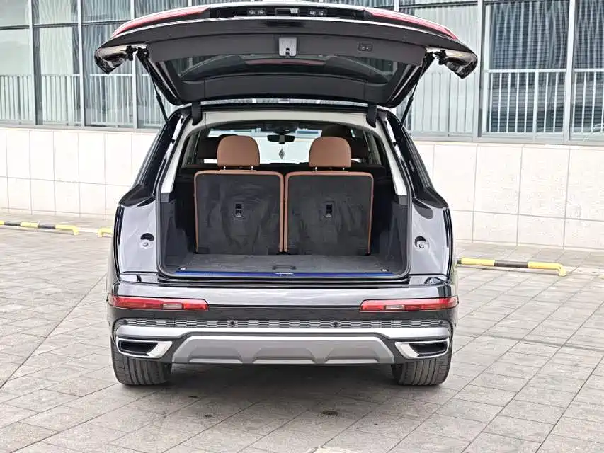 Audi Q7 2023 55 TFSI quattro S line sports version купить на сайте DeffCars