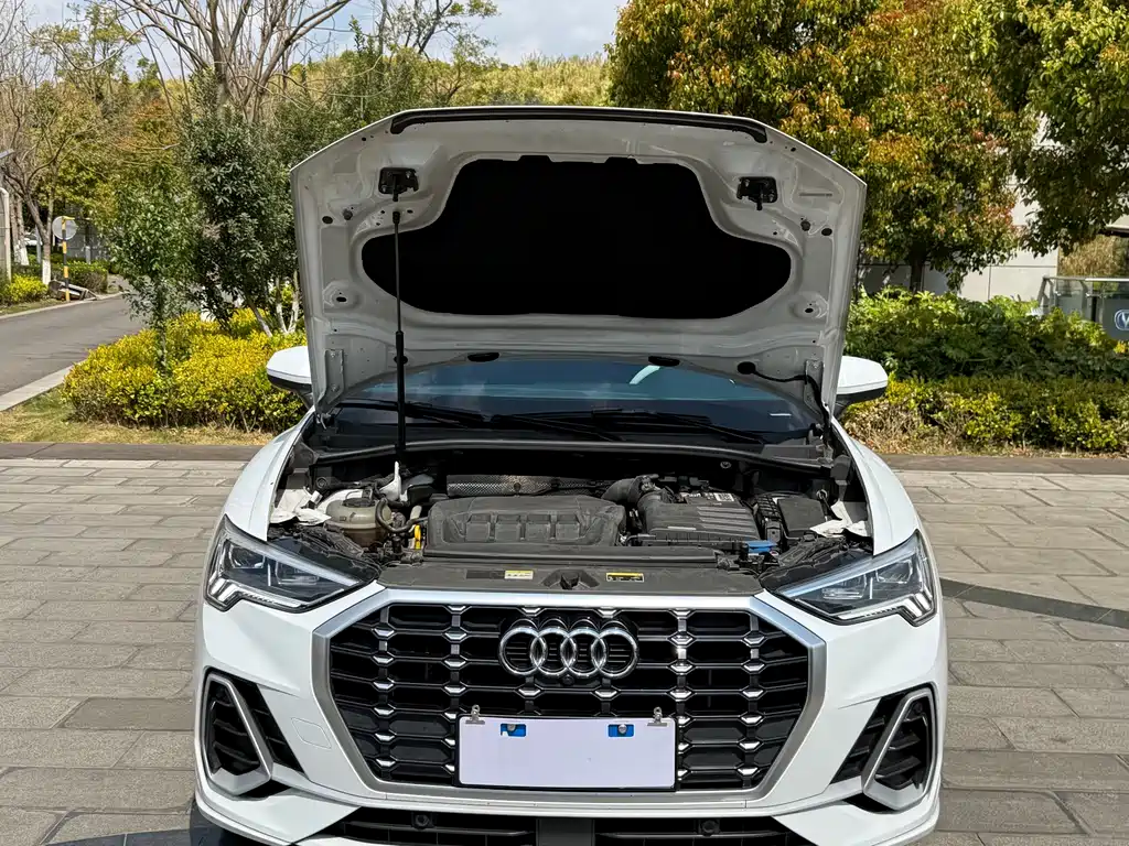 Audi Q3 2022 40 TFSI Fashionable and Dynamic купить на сайте DeffCars