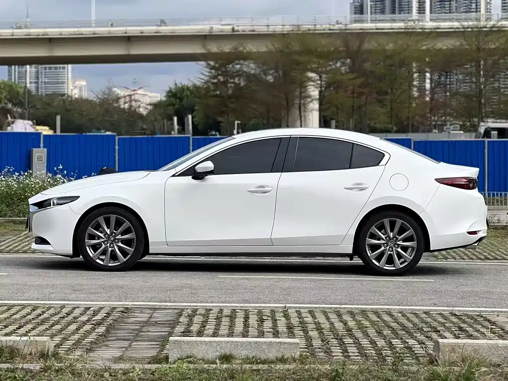 Mazda3 Angkesela 2023 2.0L Automatic Premium Edition купить на сайте DeffCars
