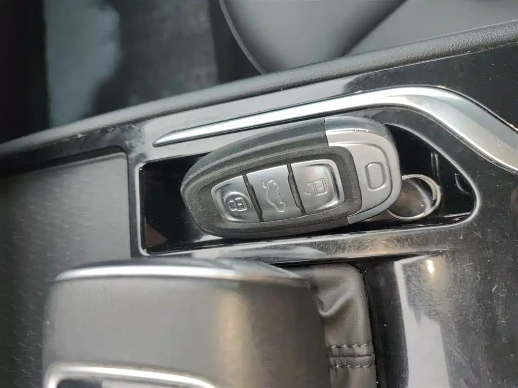 Hongqi E-QM5 2022 431km Charging Enjoyment Edition купить на сайте DeffCars