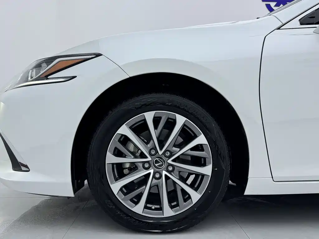 Lexus ES 2023 200 Excellence Edition купить на сайте DeffCars