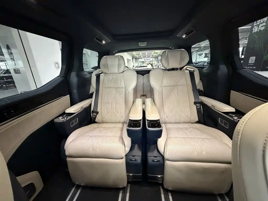 Jikrypton 009 2024 seven-seat aisle version four-wheel drive 108kWh купить на сайте DeffCars