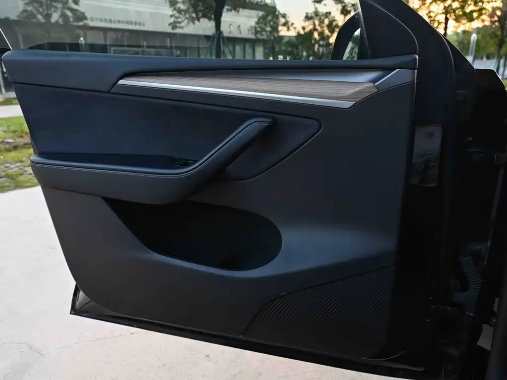 Model Y 2022 facelift rear-wheel drive version купить на сайте DeffCars