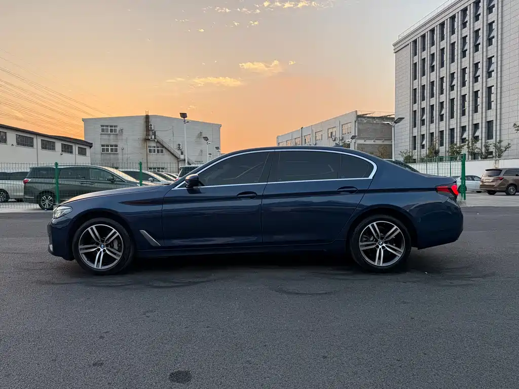 BMW 5 Series 2022 530Li Leading Luxury Package купить на сайте DeffCars